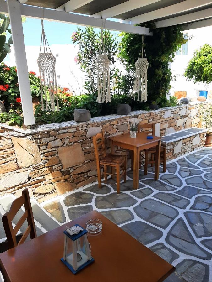George'S Place Chora  Bagian luar foto